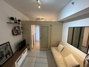 Makati High rise 1 Bedroom Condo with Balcony